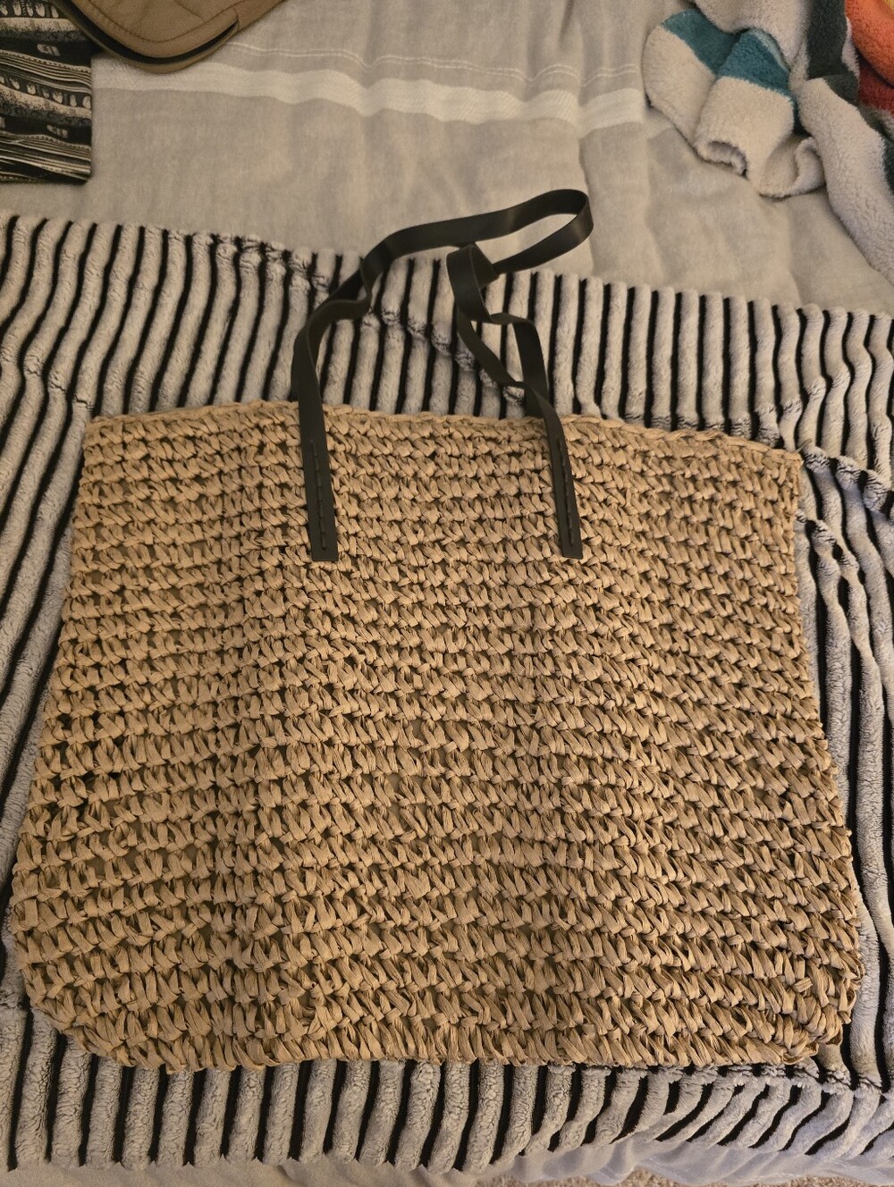 Woven Straw Tote Bag with Handles - Natural, Lightweight - Picture 4 of 8